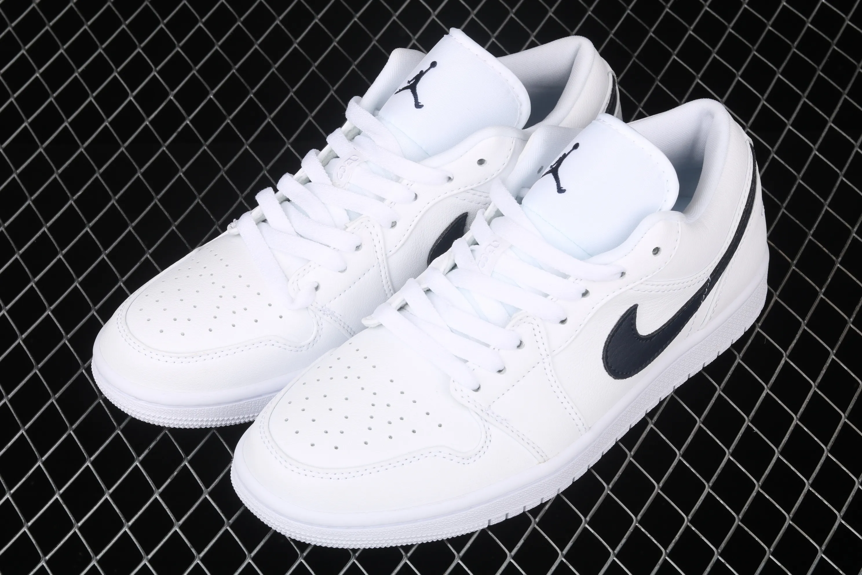 All categories Air Jordan Jordan series basketball shoes Air Jordan 1 Low New version Air Jordan 1 Low AJ1 Joe 1 low top leather cultural and leisure sports sneakers 553558-114